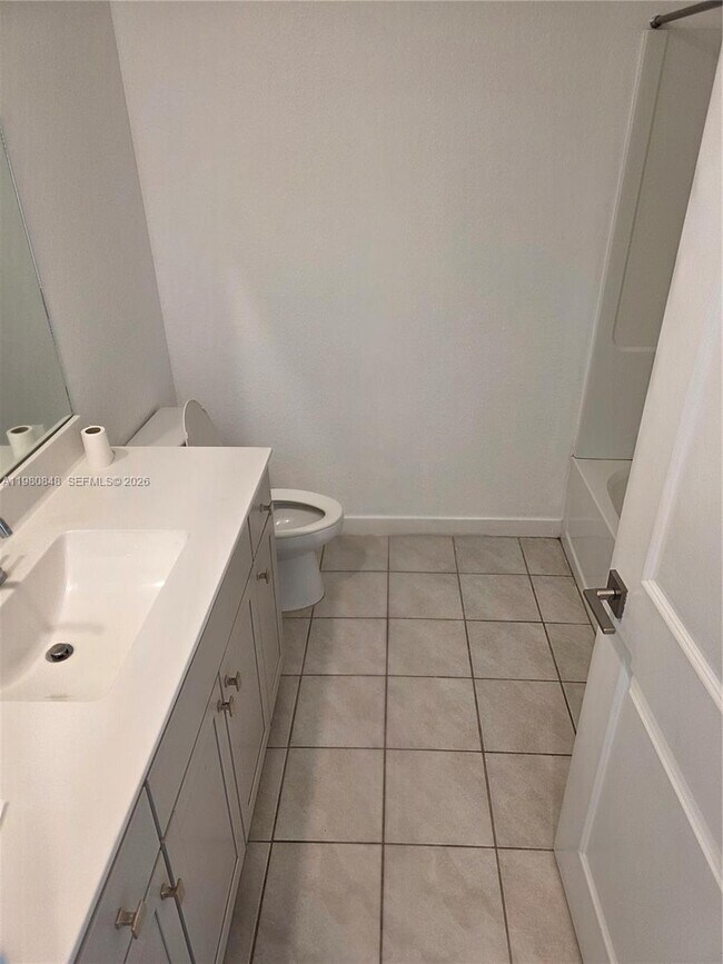 Building Photo - 600 NE 4th Ter