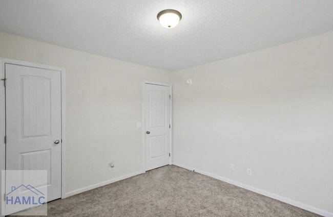 Building Photo - 121 Battalion Ln