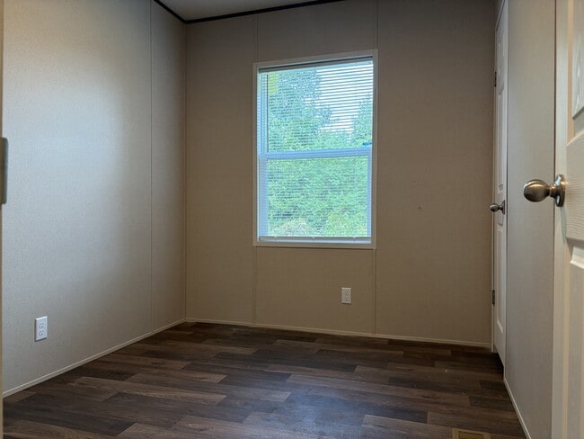 Building Photo - 932 Salters St
