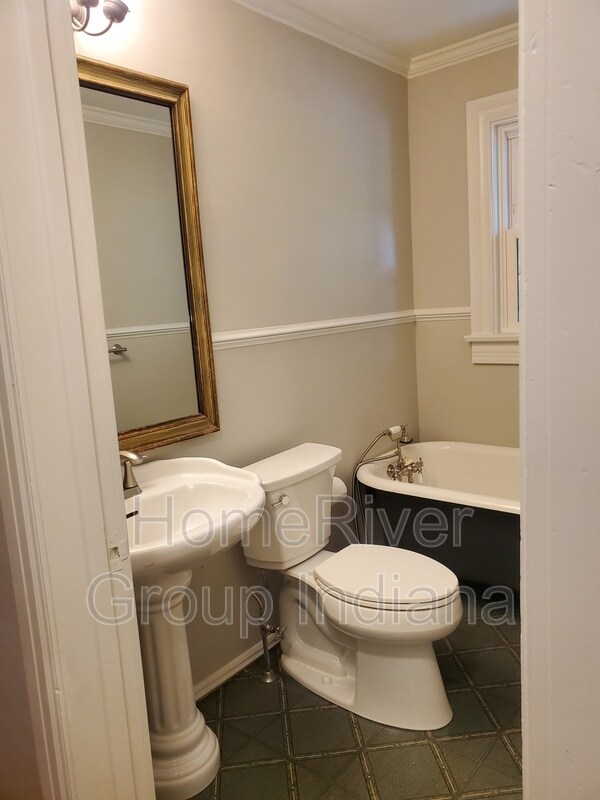 Building Photo - 1703 Getz Rd
