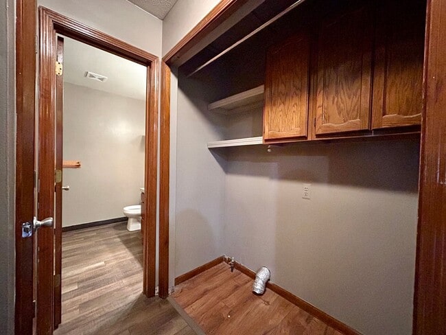 Building Photo - Four Bedroom Duplex in Kentwood