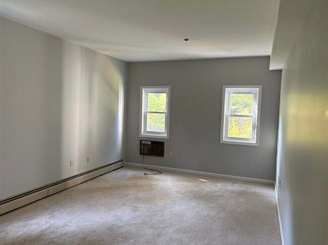 Building Photo - 120 Coliseum Ave