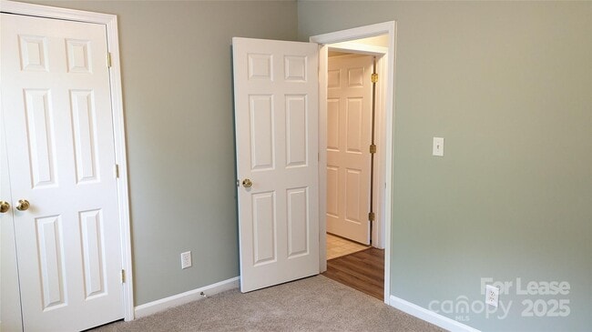 Building Photo - 111 Sterling Terrace Dr