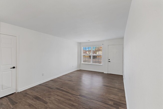 Building Photo - 1306 E Liberty Cir