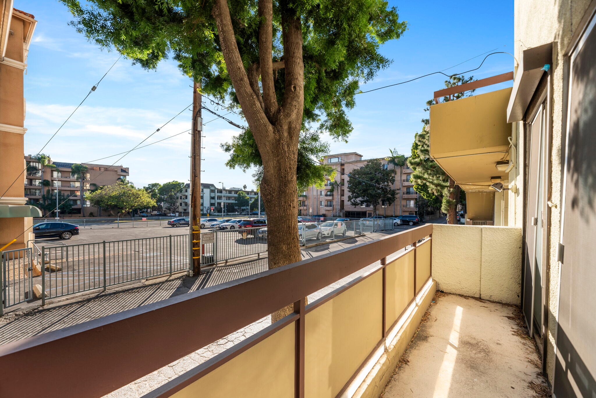 Building Photo - 321 S San Vicente Blvd