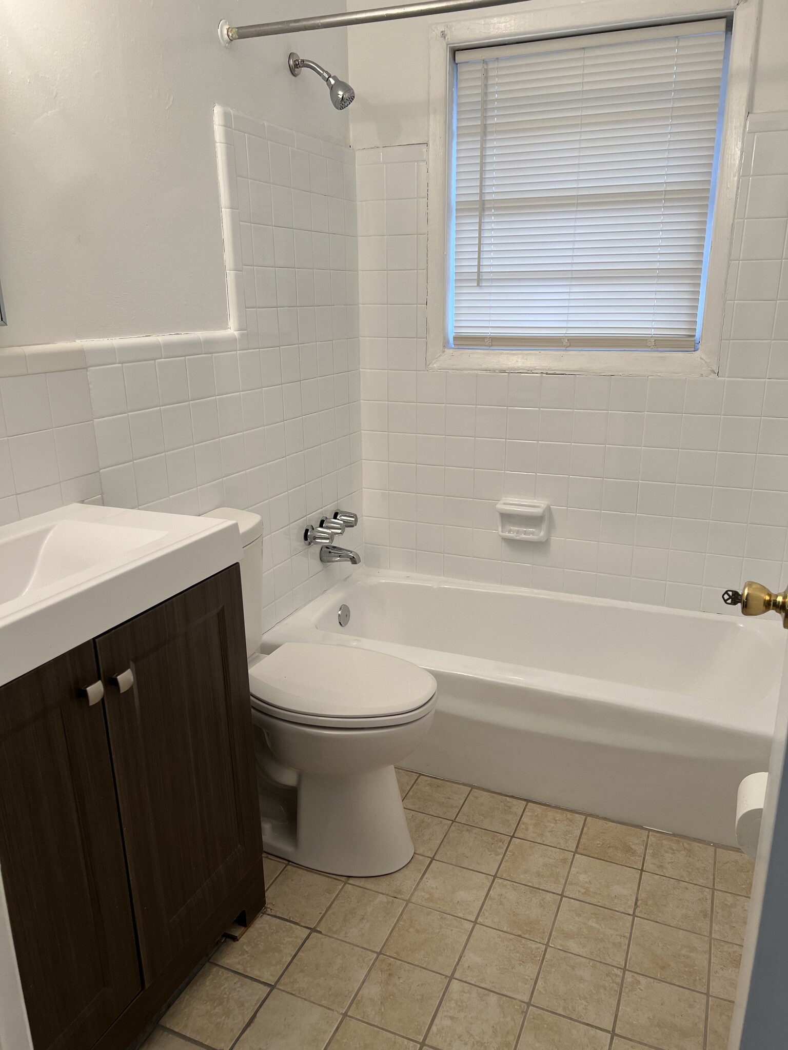 Building Photo - 2922 Skyland Dr NE