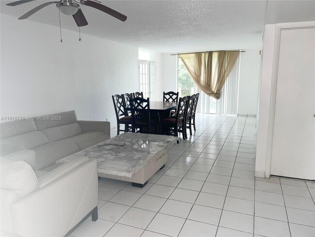 Building Photo - 9820 S Hollybrook Lake Dr