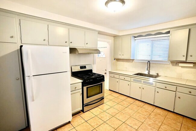 Building Photo - 22000 Gardner St