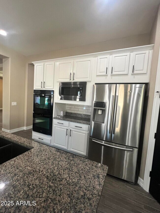Building Photo - 5361 S Crosscreek Dr