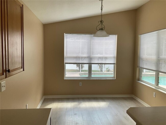 Building Photo - 2717 Villa Dr