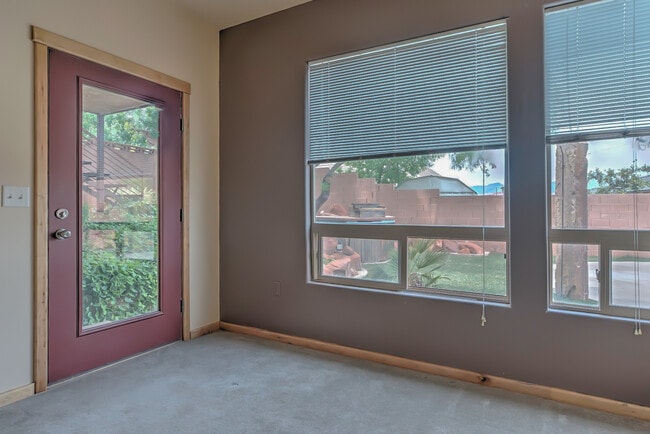 Building Photo - Gorgeous, Custom 4 bed, 3 bath Pet-Friendl...