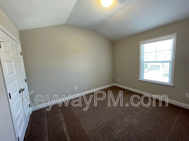Building Photo - 3089 Venetian Dr