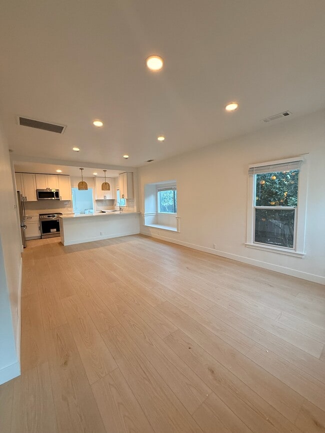 Building Photo - 509 Coronel Pl