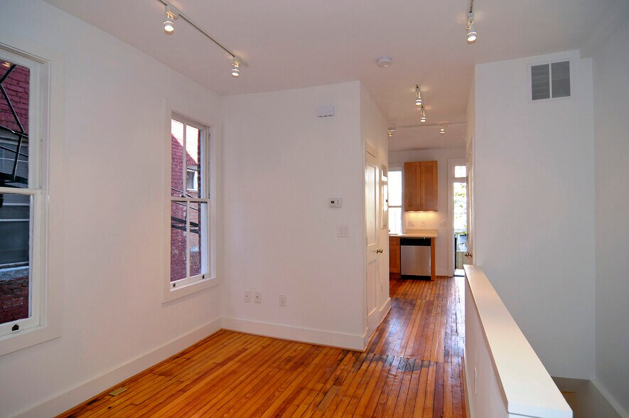 Building Photo - 749 Park Rd NW