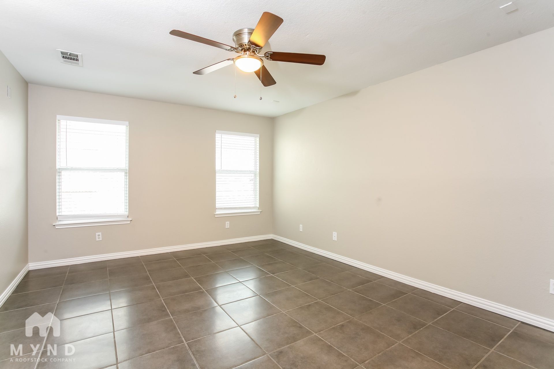 Building Photo - 421 Pin Oak Ln