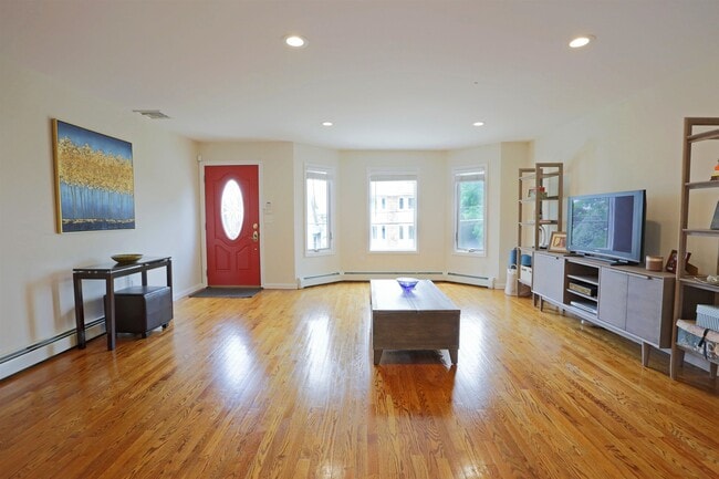 Building Photo - 443 Wilfred Terrace