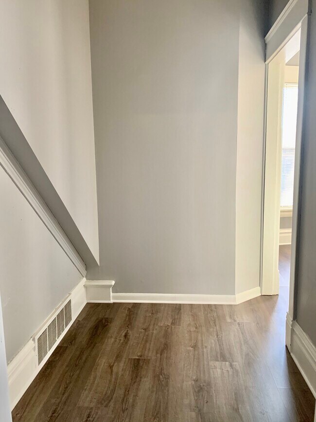 Building Photo - 2530 W Gardner Ave