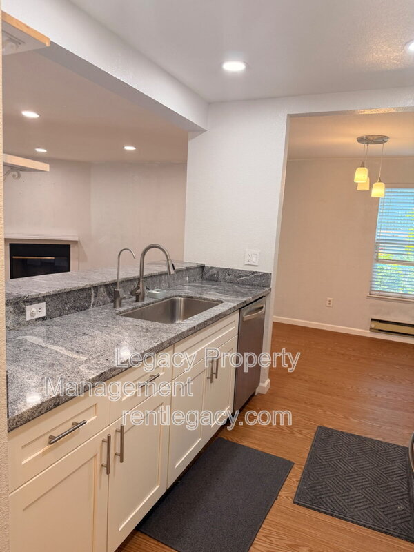 Building Photo - 7 Lancaster Cir