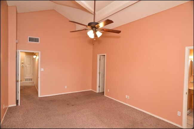 Building Photo - 2041 Shadow Ridge Dr