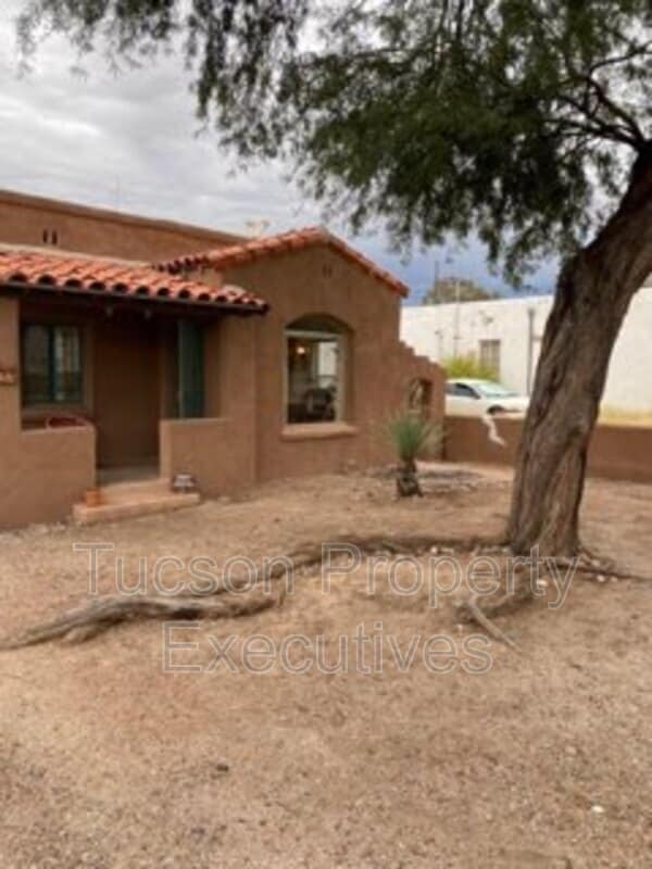 Building Photo - 1233 E Mabel St