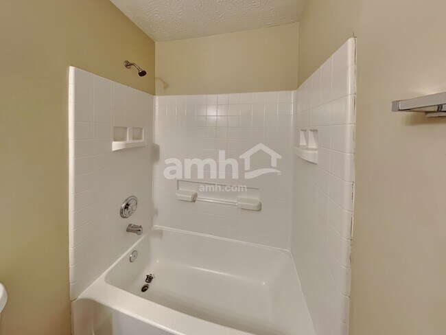 Building Photo - 2727 Sutherland Dr