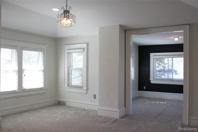 Building Photo - 115 E Lincoln St