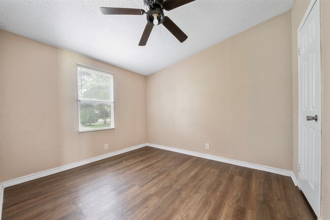 Building Photo - 15807 Cypress Garden Dr