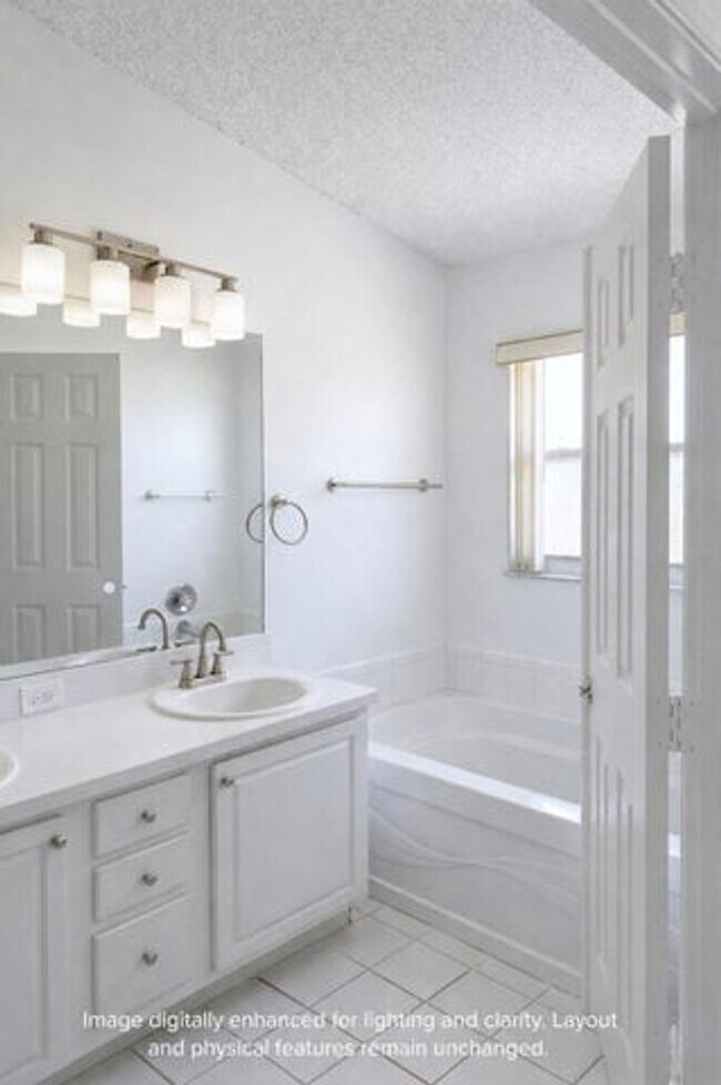 Building Photo - 703 Crosswinds Dr