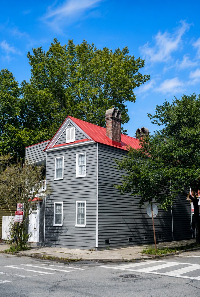 Building Photo - 70 Vanderhorst St