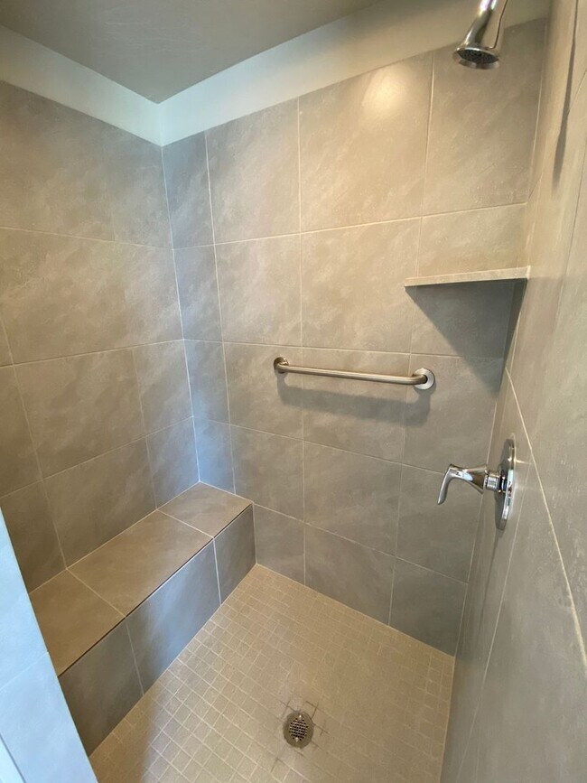 Building Photo - Newer- Red Mountain Vista Town Home,