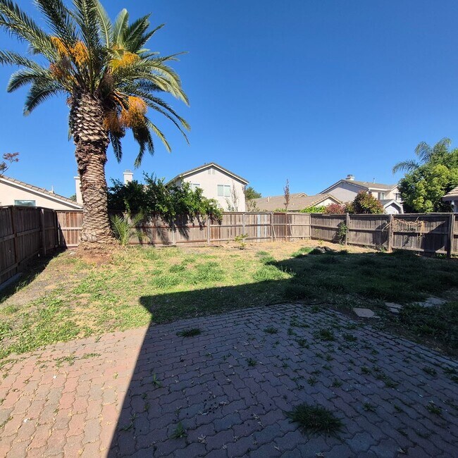 Building Photo - Spacious 4 bedroom Natomas home with Loft
