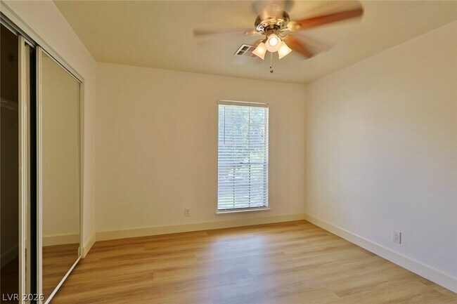 Building Photo - 3181 Pinehurst Dr