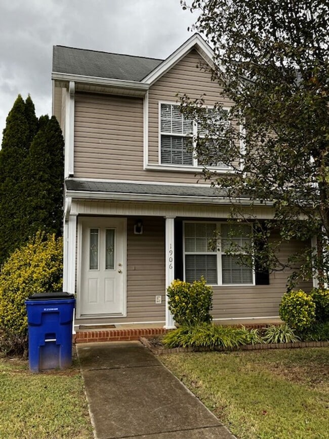 Primary Photo - 2 Bedroom 2.5 bath townhome for rent