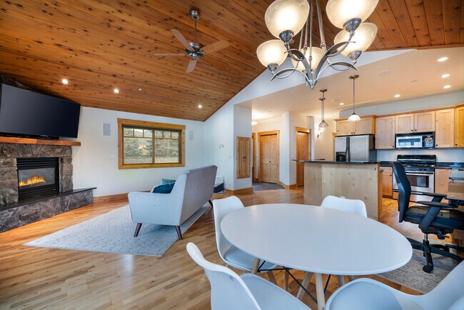 Building Photo - 150 Adams St