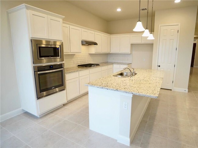 Building Photo - 14928 Iveans Way