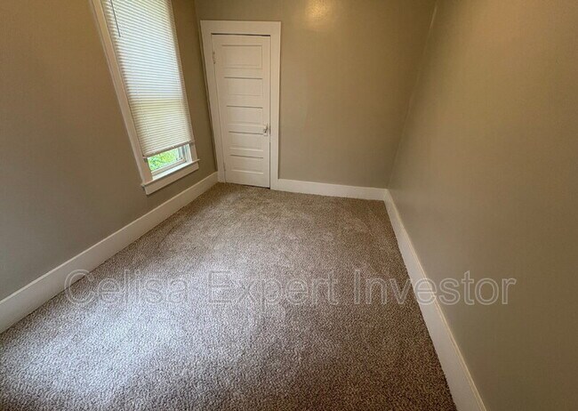 Building Photo - 710 3rd St