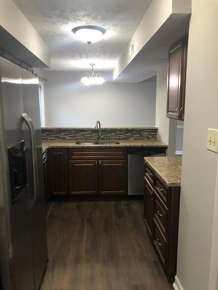 Building Photo - 9201 Shady Bend Ln