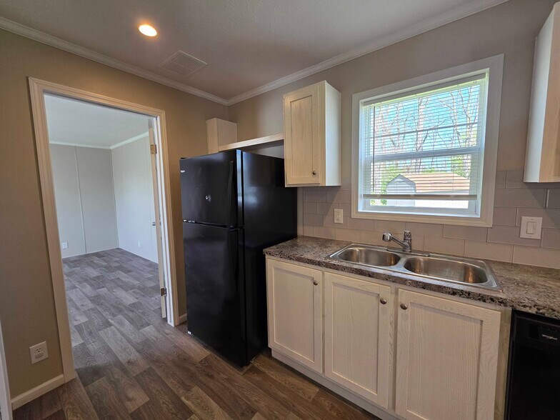 Building Photo - 3684 Willow Ct