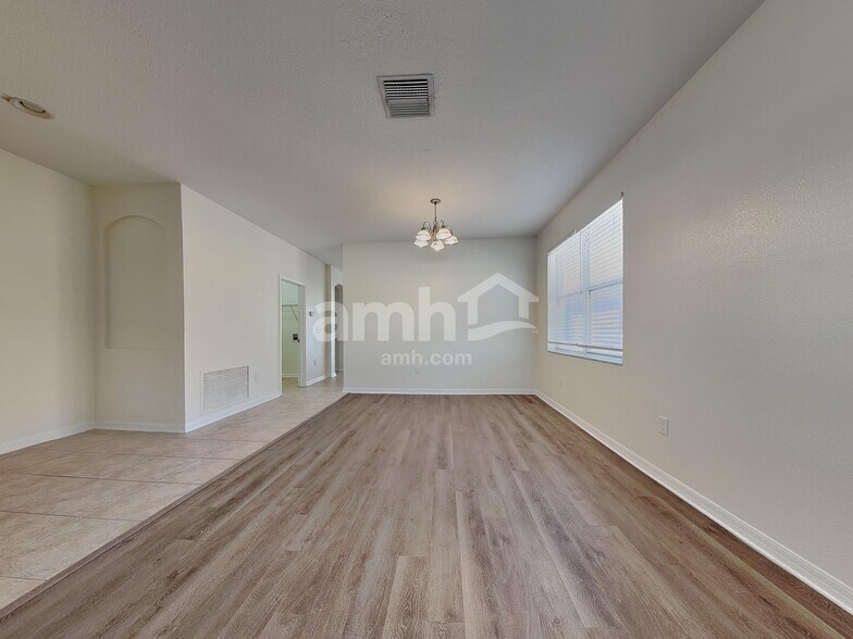 Building Photo - 6019 Blue Sage Dr