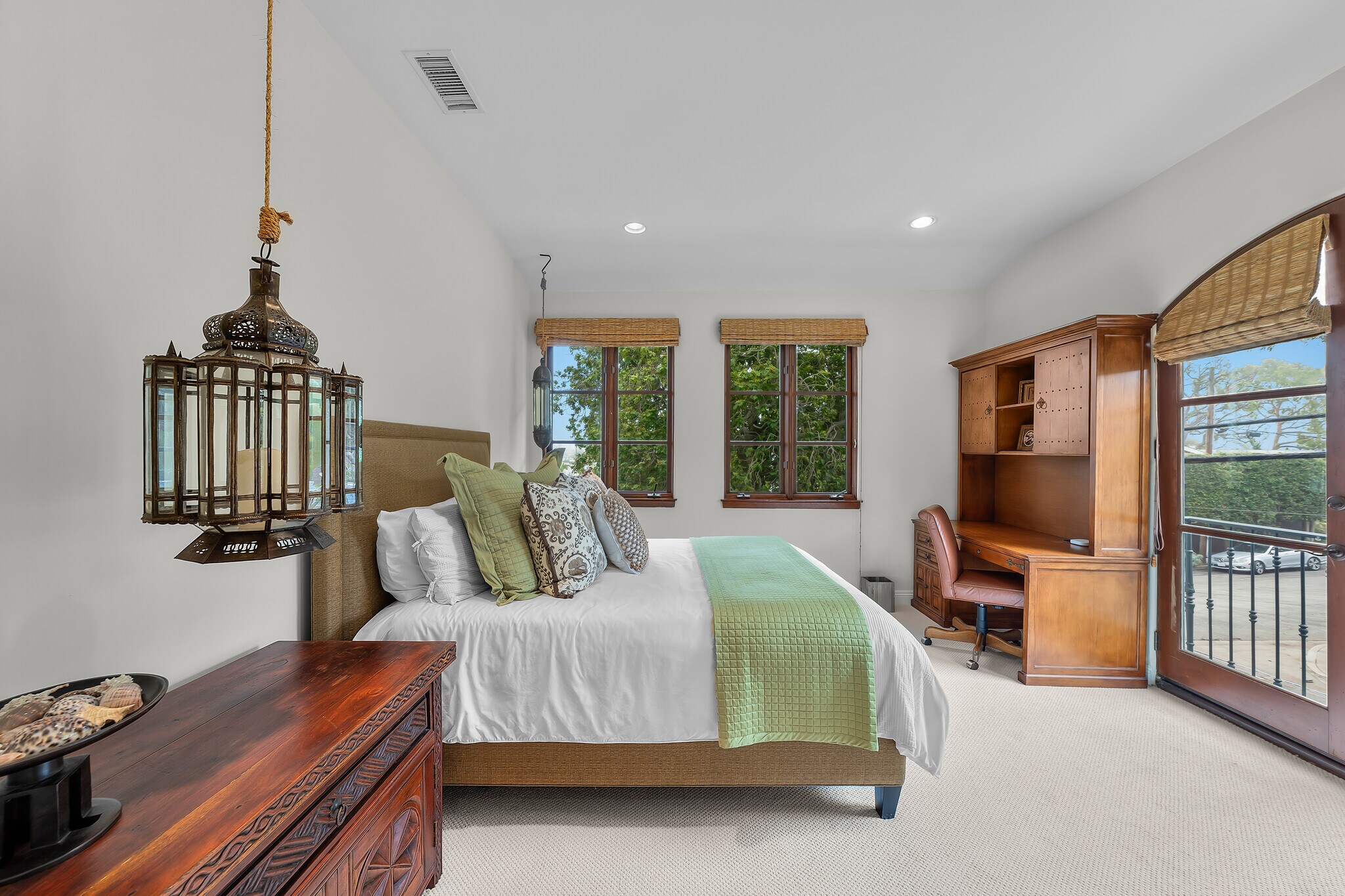 Building Photo - 1901 John St