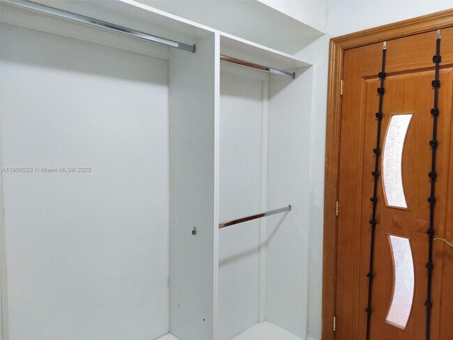 Building Photo - 3375 N Country Club Dr