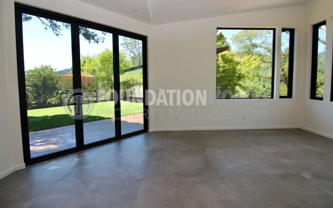 Building Photo - Luxury ADU near Cascade Falls - New Constr...