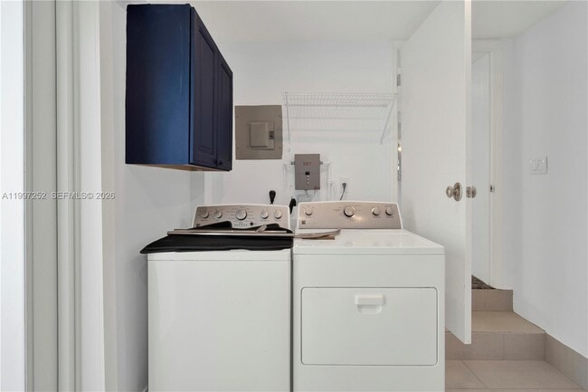 Building Photo - 5901 SW 45th St