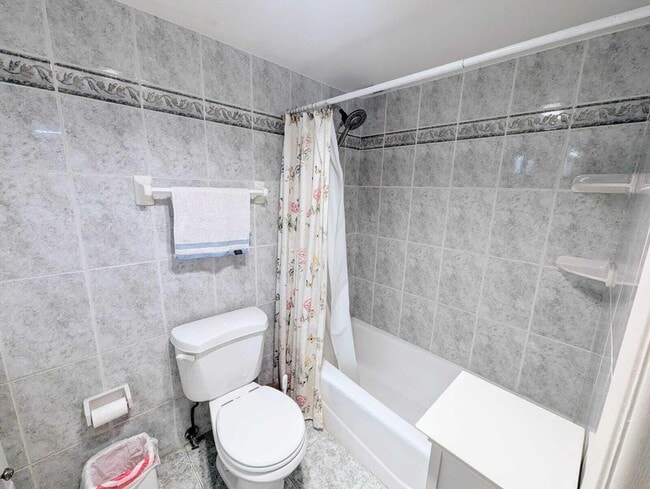 Building Photo - 3150 N Palm Aire Dr