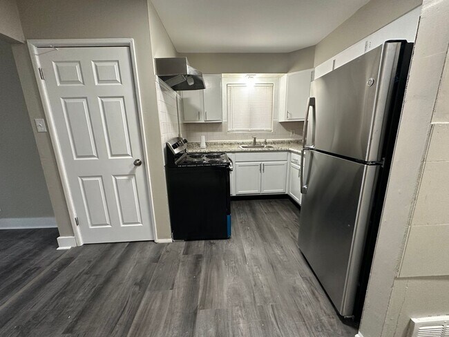 Building Photo - Renovated Two Bedroom One Bath Home Coming...