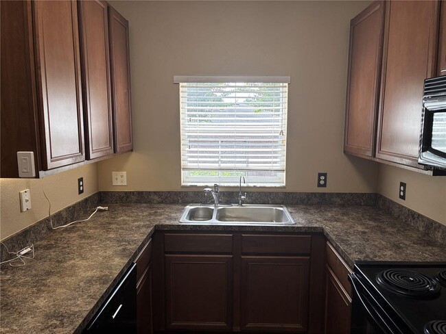 Building Photo - 2850 Retreat View Cir