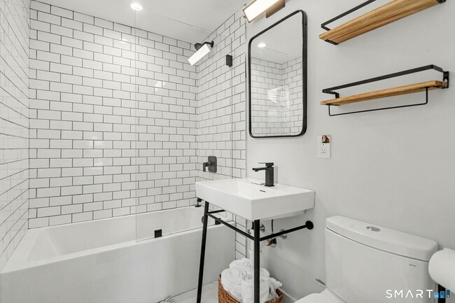 Building Photo - 8 Kirock Pl