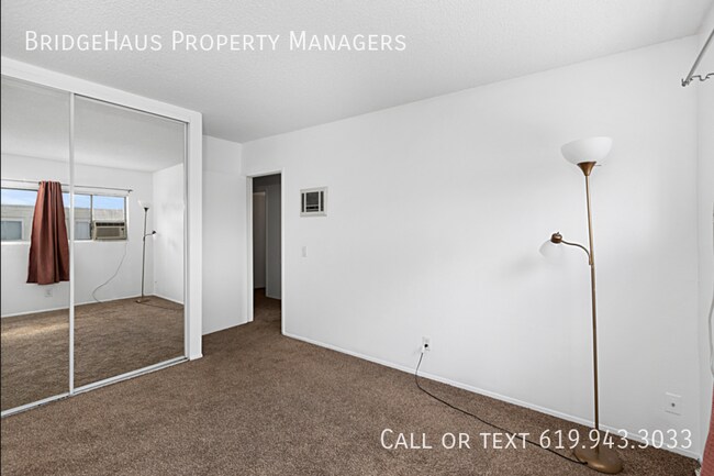 Building Photo - Make This 2 Bedroom Unit In Sunny Lakeside...