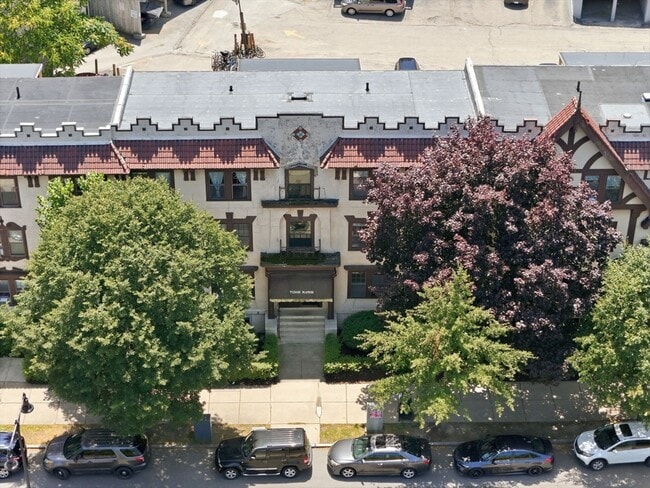 Building Photo - 1722-1726 Commonwealth Ave