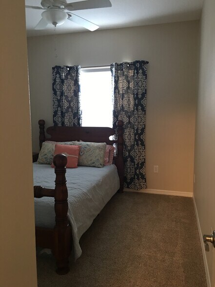 Downstairs bedroom - 3103 W Napoleon Ave